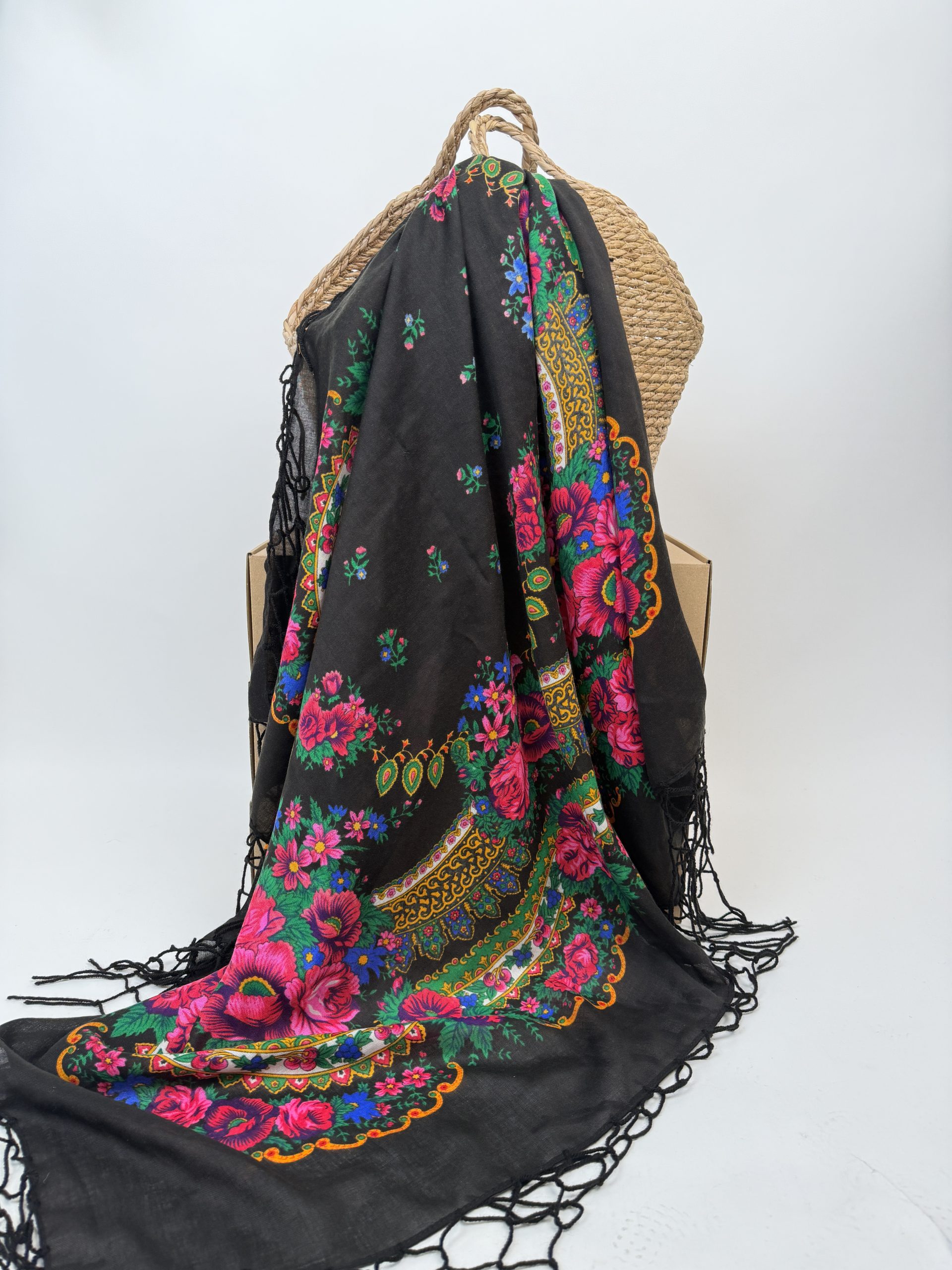 Eșarfă elegantă cu imprimeu floral și franjuri fine TM2450