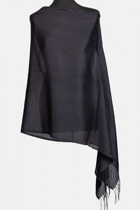Esarfa neagra dreptunghiulara din material tip casmir
