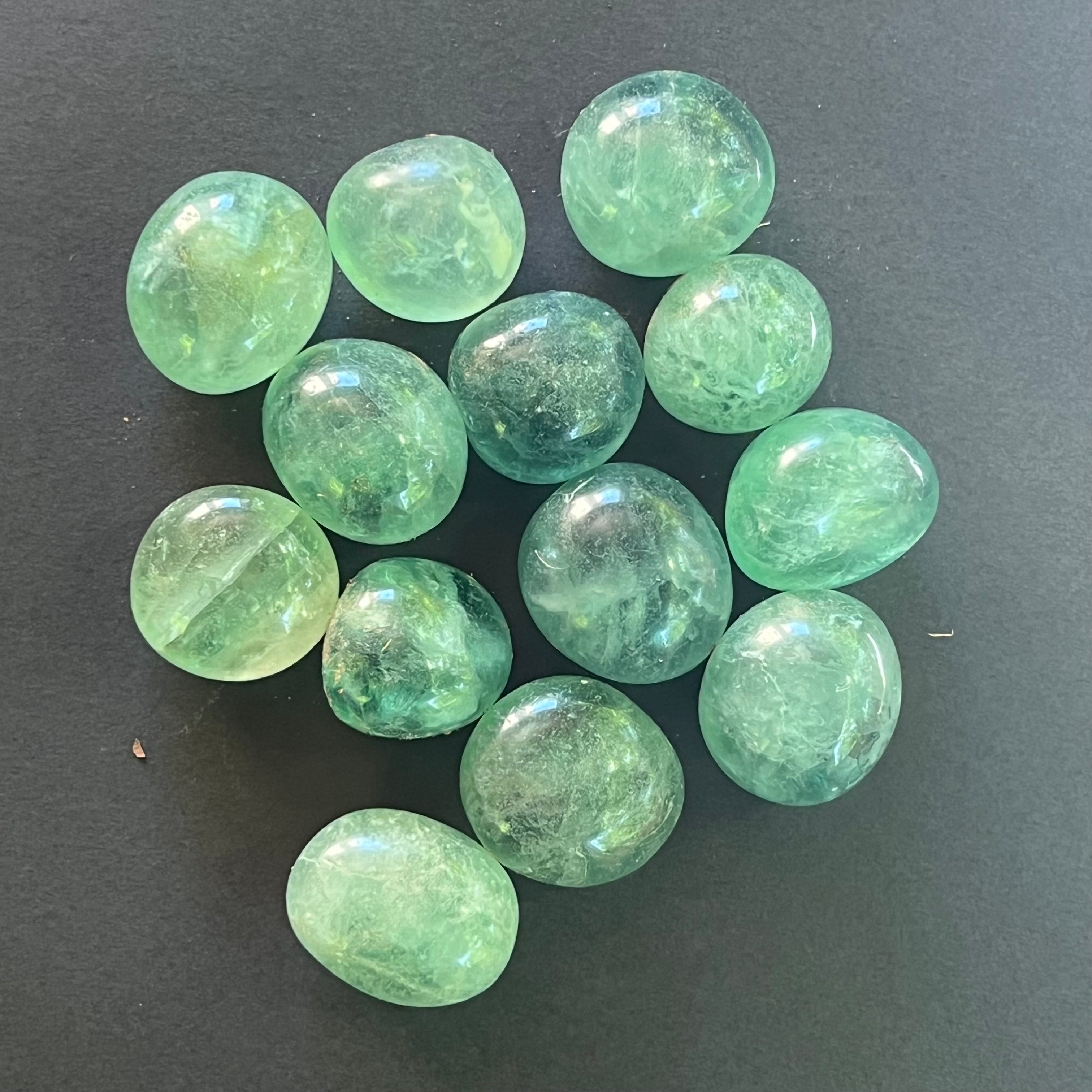 Fluorit verde AAA piatra rulata mini
