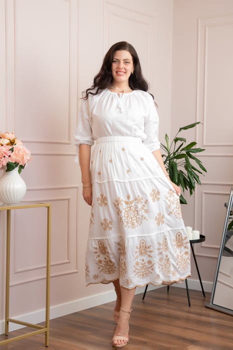 Fusta alba cu broderie florala aurie Carmen 02