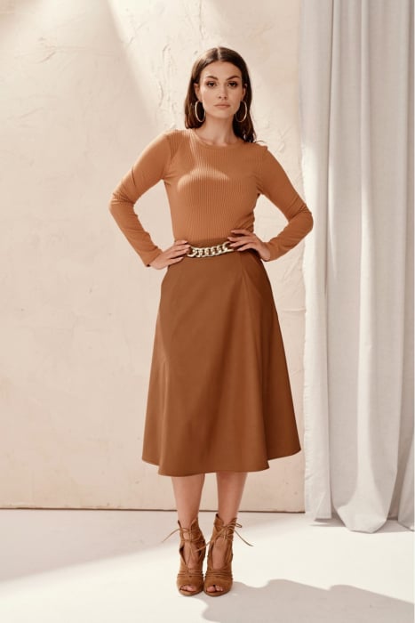 Fusta clos camel cu lant decorativ