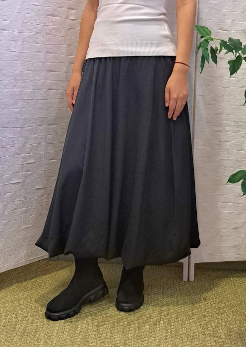 Fusta neagra midi, gogosar, material tip rips , model elegant si versatil