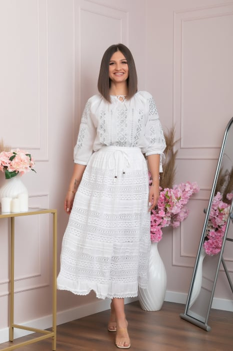 Fusta traditionala alba cu broderie geometrica Iuliana