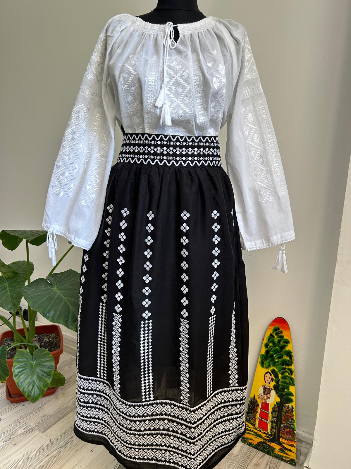 Fustă tradițională femei TM1200 *motive geometrice* - XXL