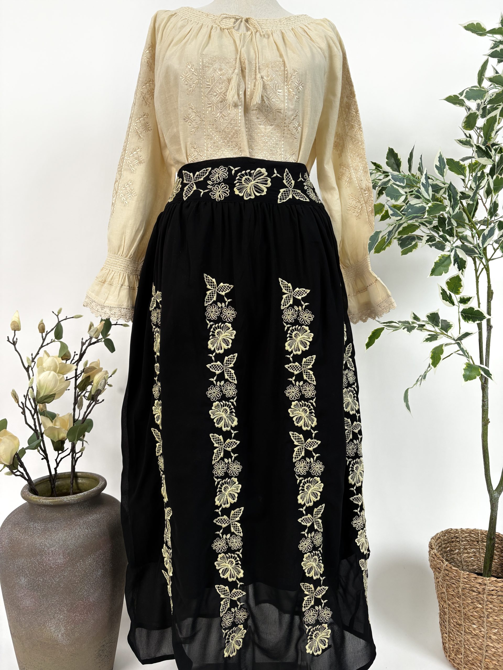 Fustă tradițională femei TM2094 *fluturi - viscoză* - XL