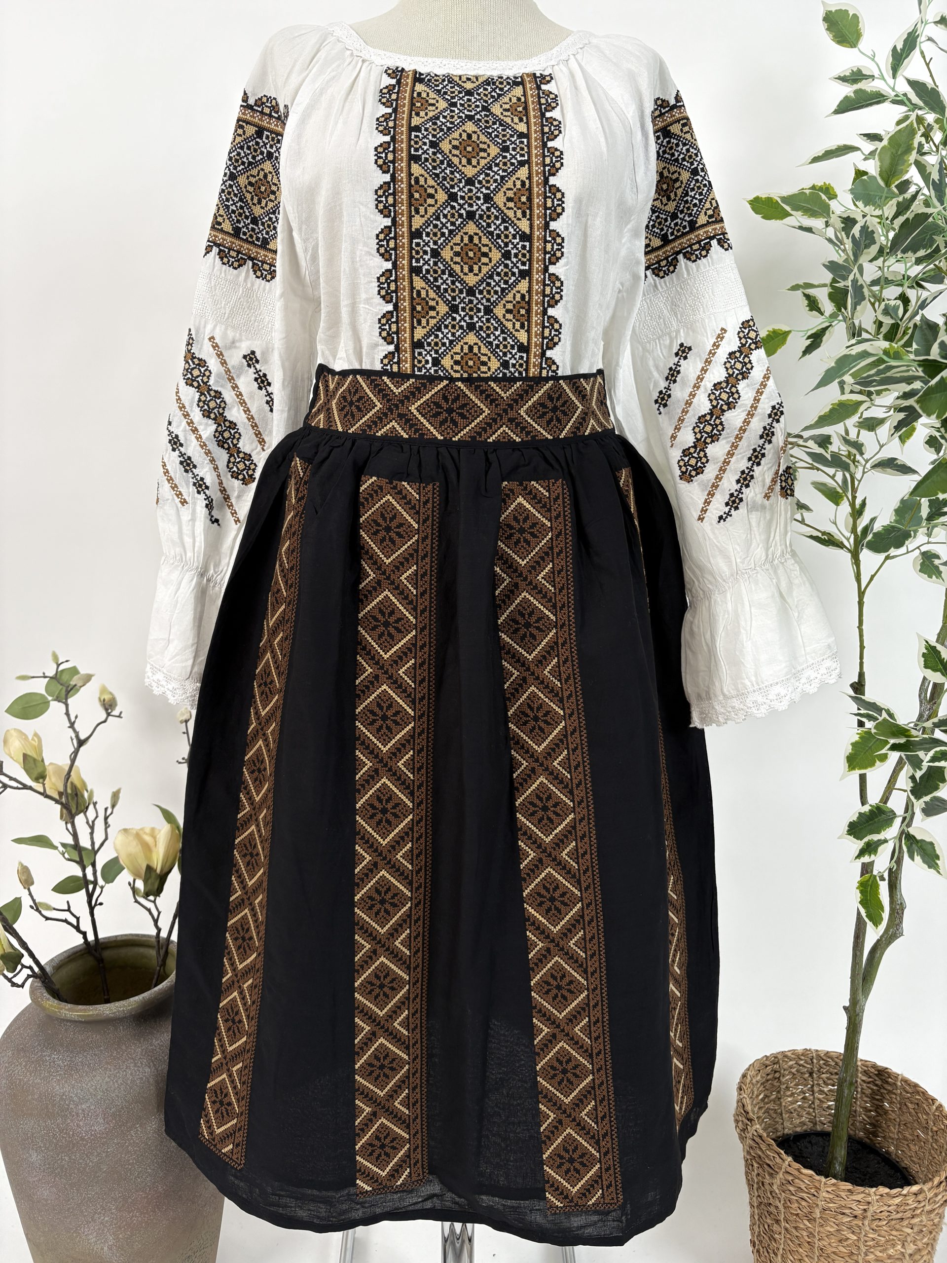 Fustă tradițională femei TM2098 *motive geometrice* - XXL