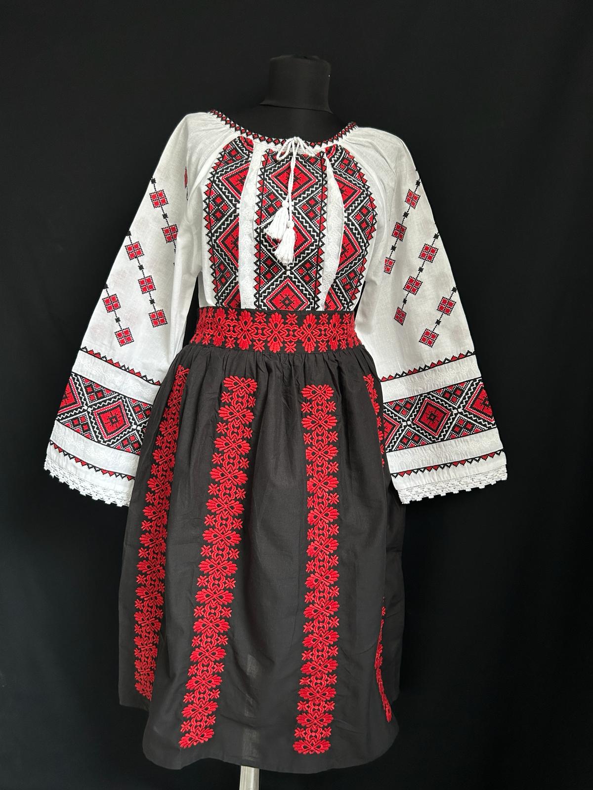 Fustă tradițională femei TM246 *fir roșu și negru* - L