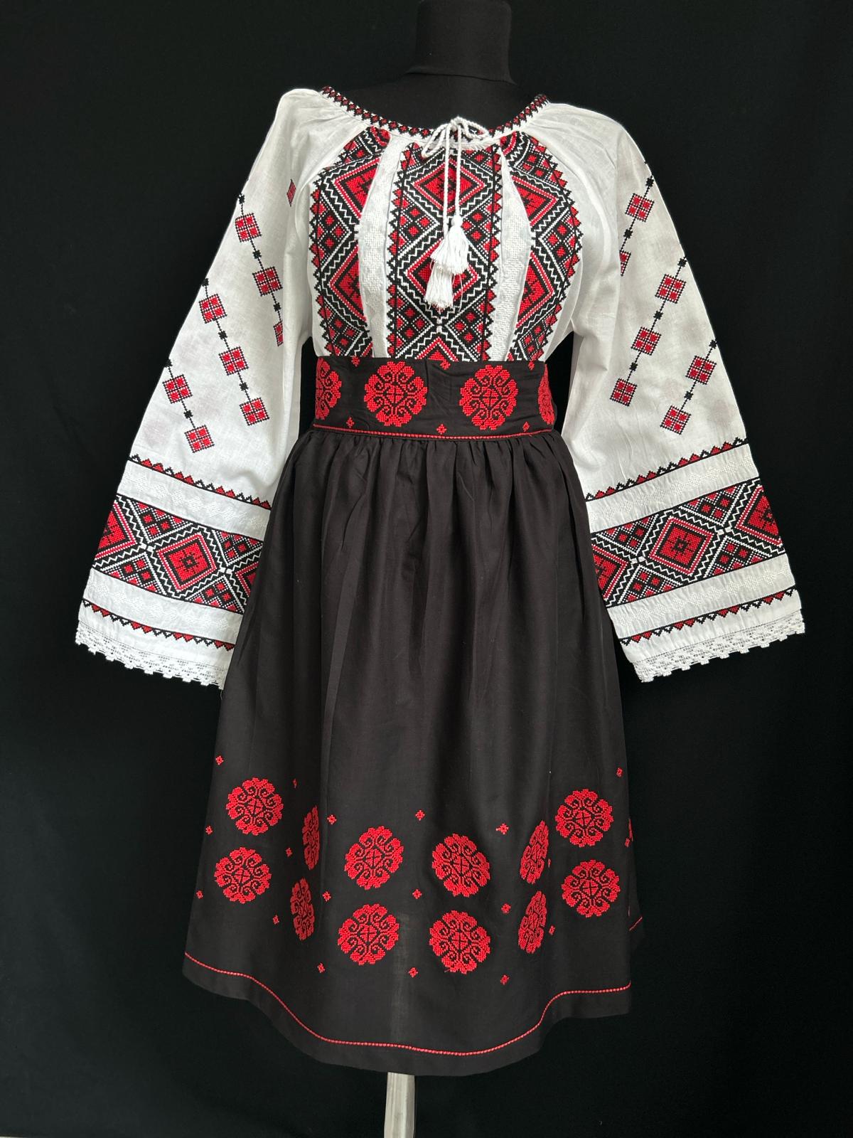 Fustă tradițională femei TM247 *fir roșu și negru* - XL