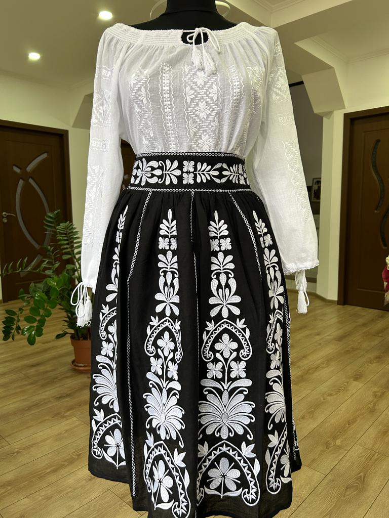 Fustă tradițională femei TM268 - motive florale - L