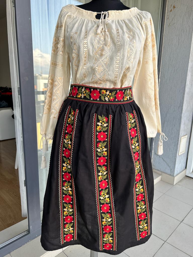 Fustă tradițională femei TM289 motive florale - 3XL