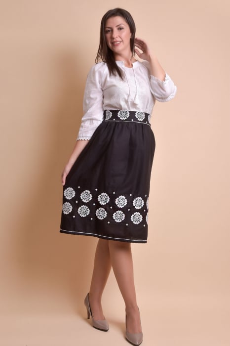 Fusta traditionala neagra cu broderie florala alba Eva 01