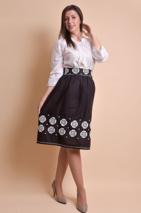 Fusta traditionala neagra cu broderie florala alba Eva 01