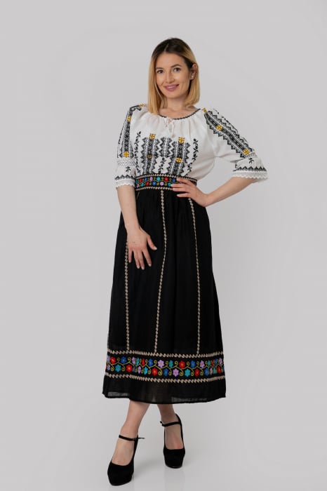 Fusta traditionala neagra cu broderie florala multicolora Catrinel