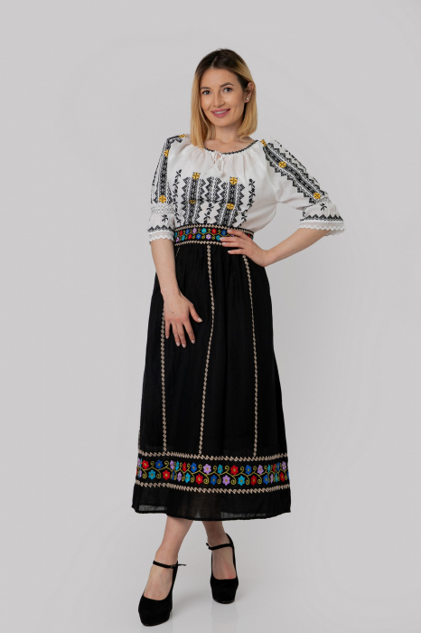 Fusta traditionala neagra cu broderie florala multicolora Catrinel
