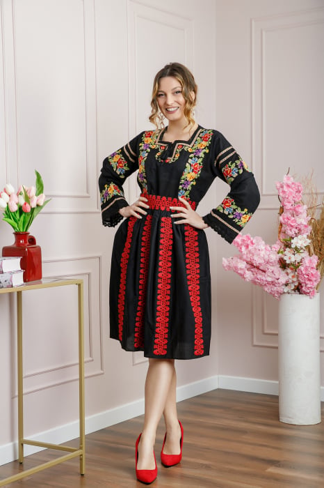 Fusta traditionala neagra cu broderie florala rosie Cecilia 03