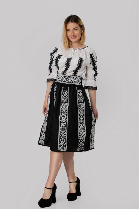 Fusta traditionala neagra cu broderie geometrica alba Anastasia
