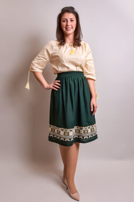 Fusta traditionala verde cu broderie florala crem Olivia