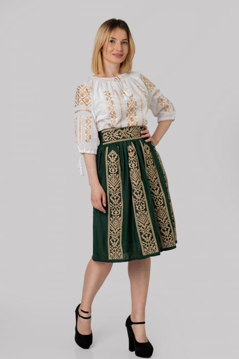 Fusta traditionala verde cu broderie geometrica crem Lacramioara