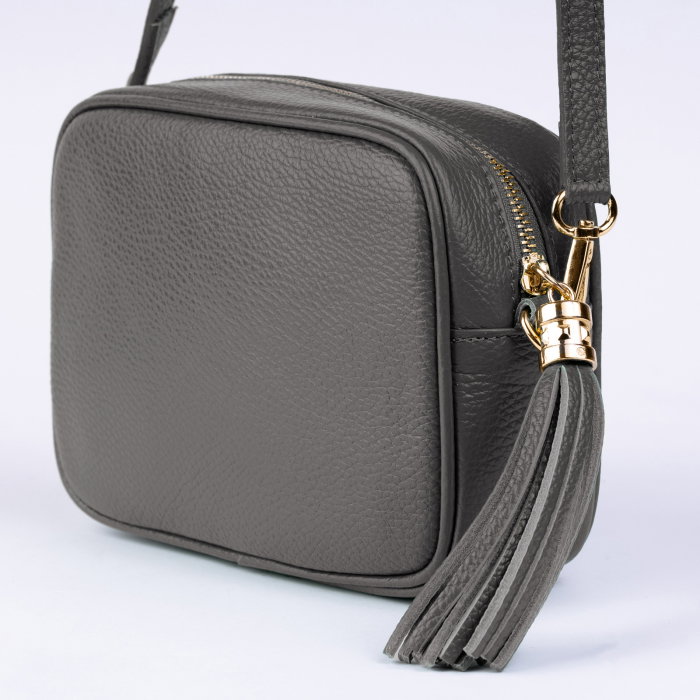 Geanta crossbody gri inchis din piele naturala, cu ciucure din piele