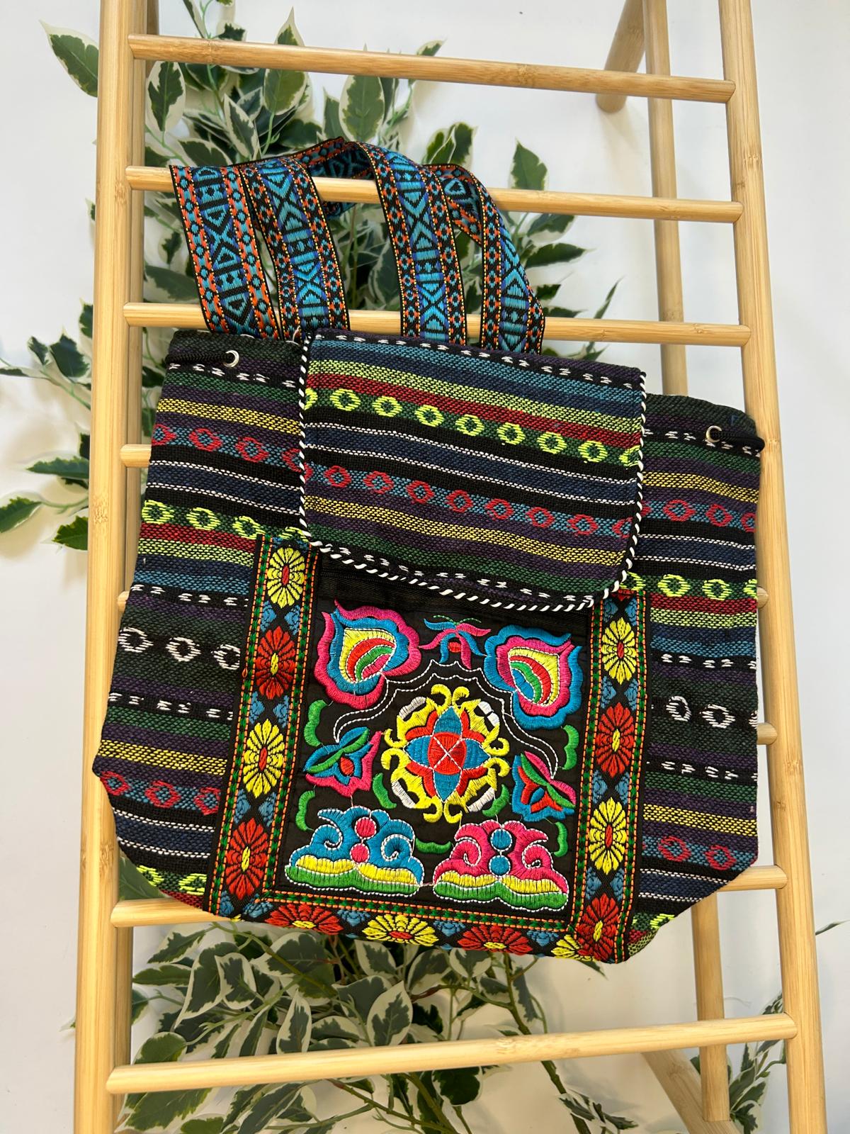 Geantă etnică de umăr – model brodat colorat, stil boho tradițional TM1911