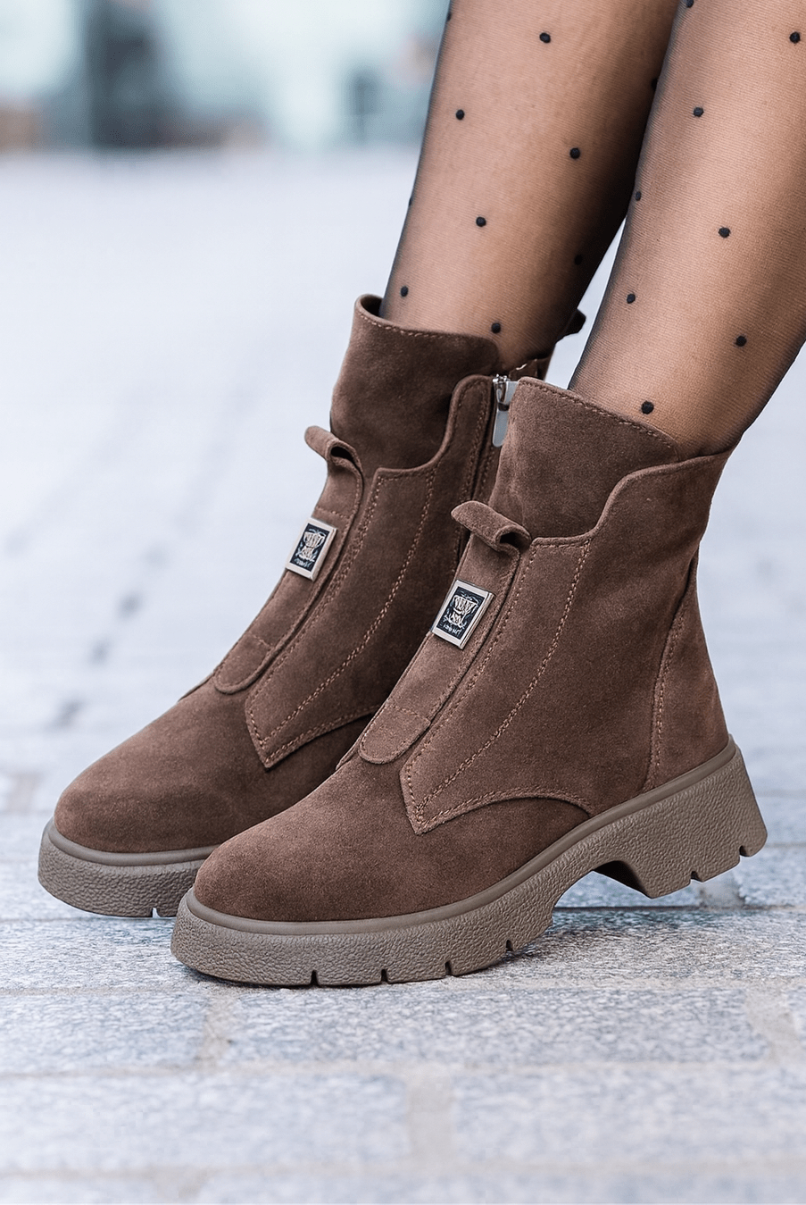 Gheata Casual Dama din Piele Intoarsa Maro cu Accesoriu - VEA