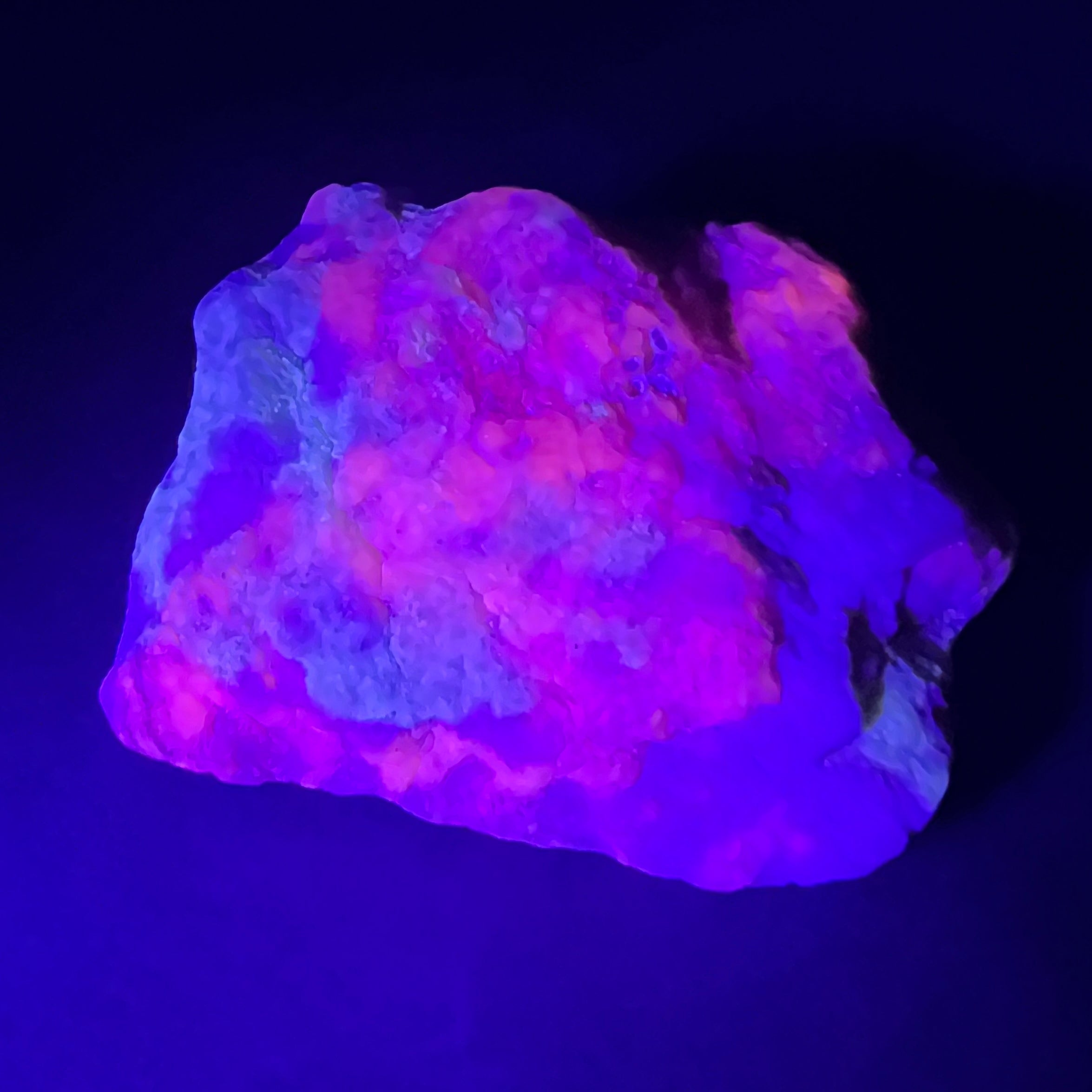 Hackmanit mov Uv reactive piatra bruta m11