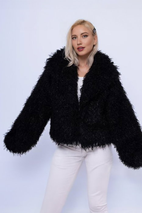 Haina scurta tip shaggy din blanita ecologica neagra, super pufoasa