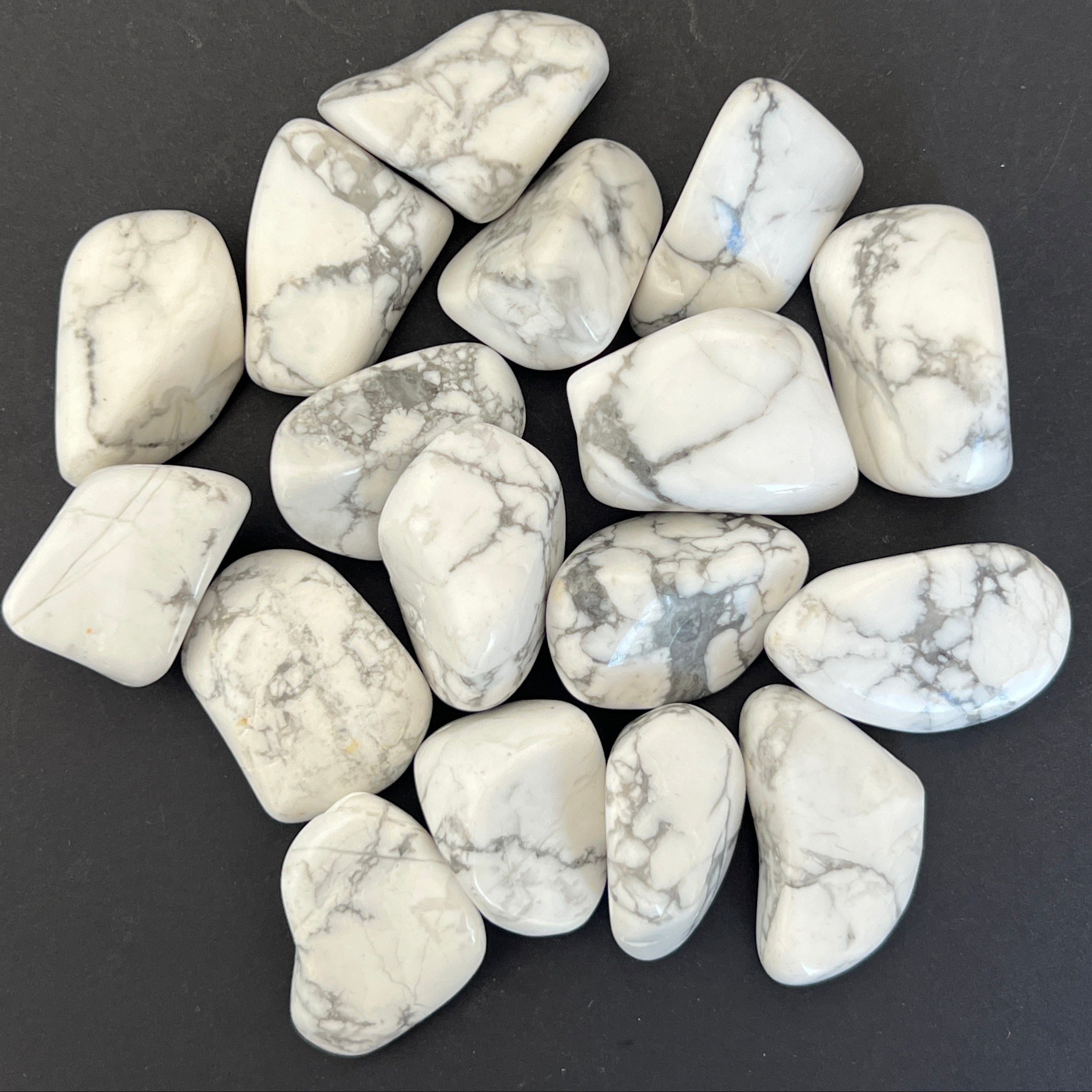 Howlit alb piatra rulata mini