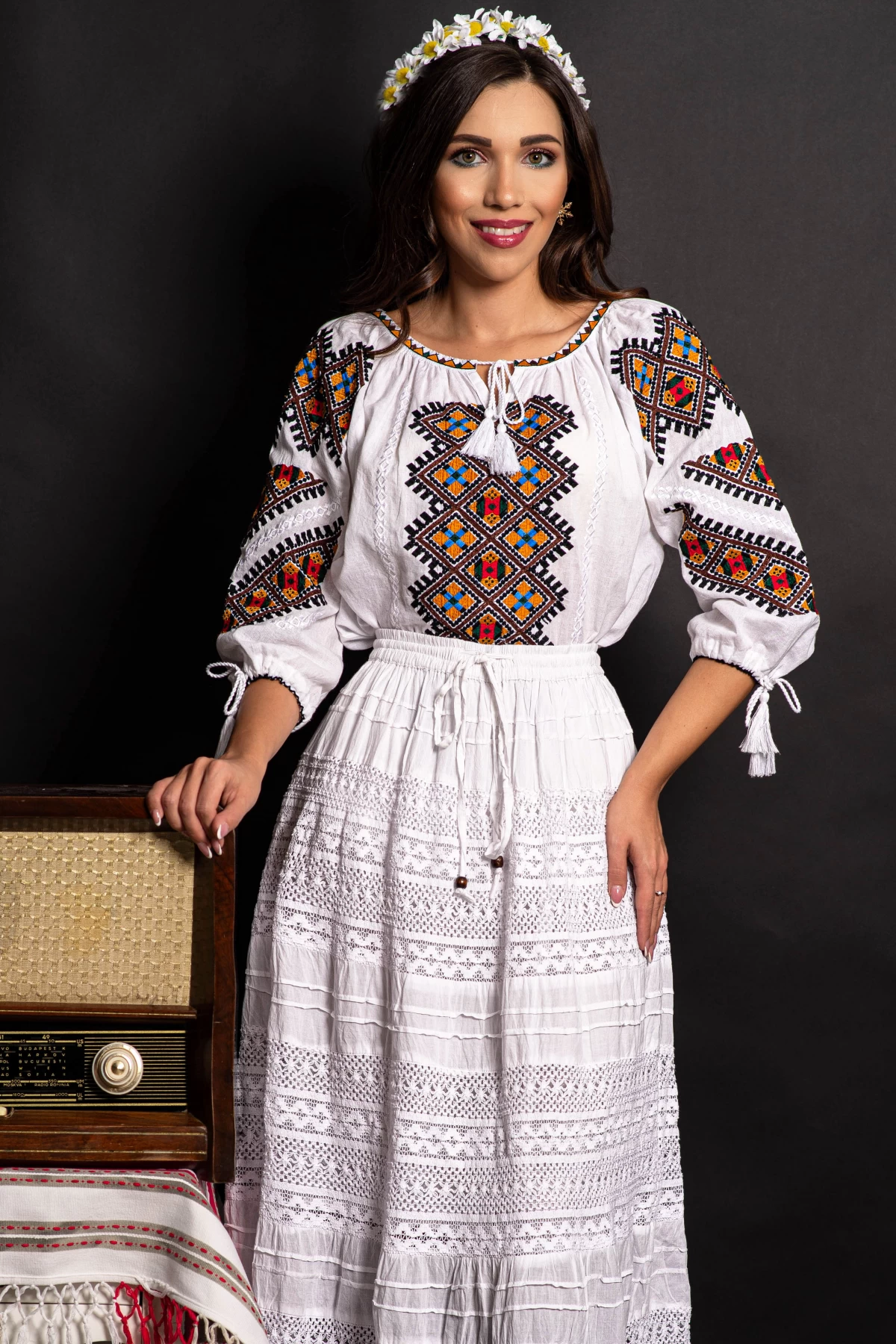 Ie alba cu broderie multicolora Ilinca cu motivul rombului