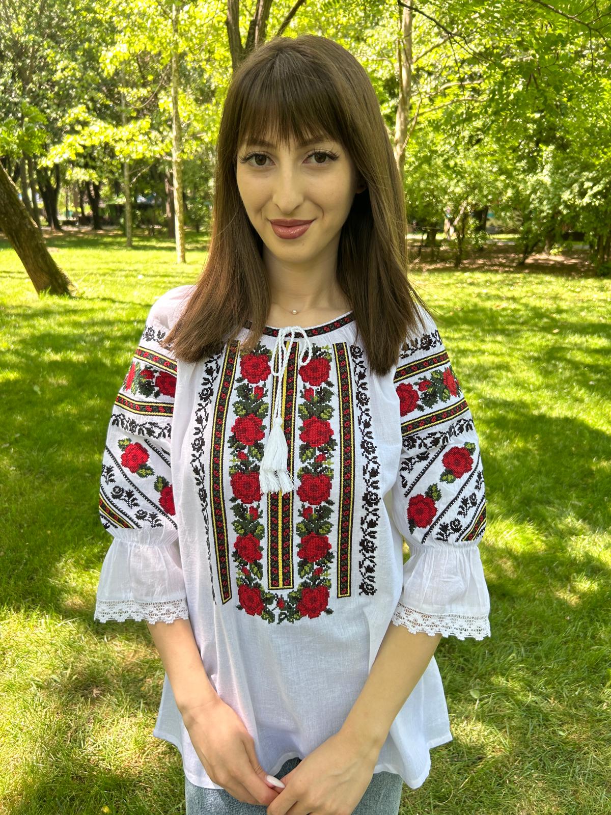 Ie tradițională femei TM1148 *motive florale* - S