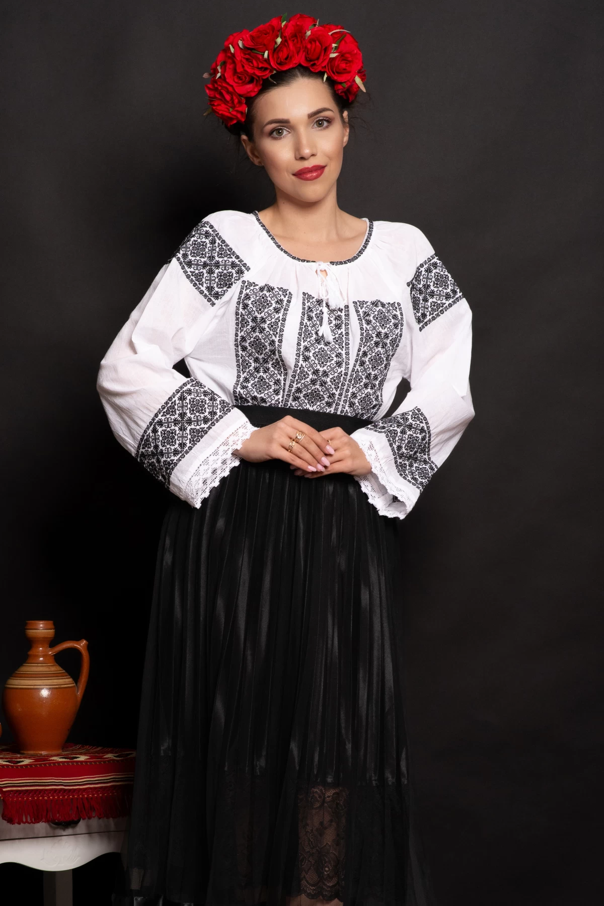 Ie dama alba din bumbac Mariana cu broderie neagra