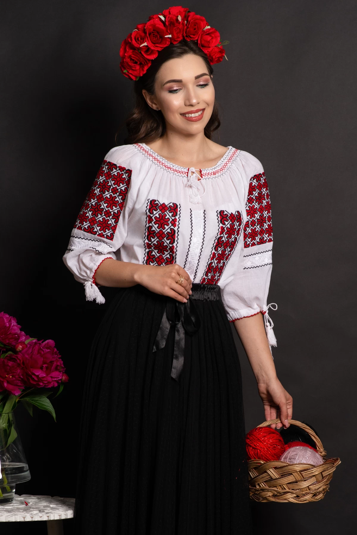 Ie dama traditionala Francisca din bumbac cu broderie rosie