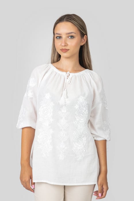 Ie traditionala alba cu motiv floral alb Amelia