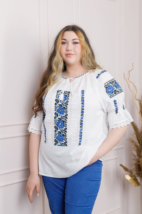 Ie traditionala alba cu motiv floral albastru Mihaela 02