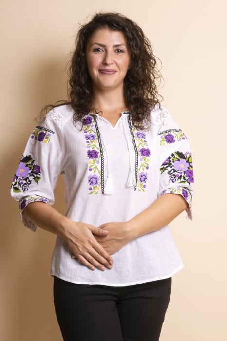 Ie traditionala alba cu motiv floral mov Crenguta 02