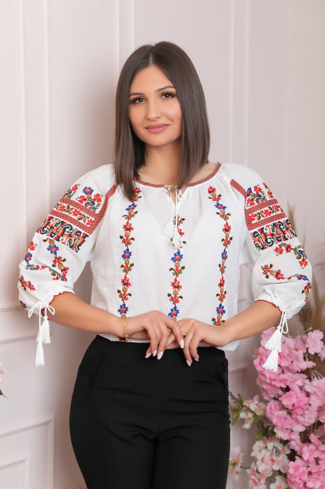 Ie traditionala alba cu motiv floral multicolor Gina