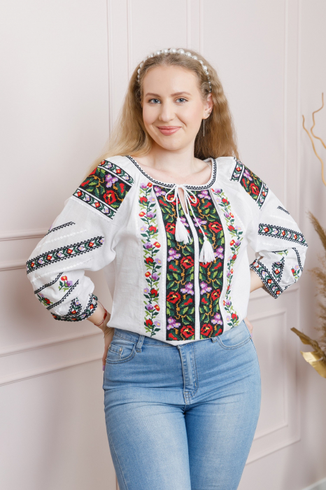 Ie traditionala alba cu motiv floral multicolor Vanda 01