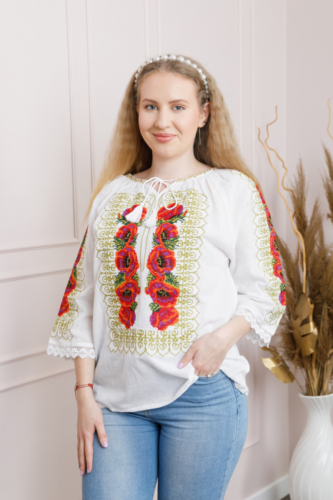 Ie traditionala alba cu motiv floral rosu Anda