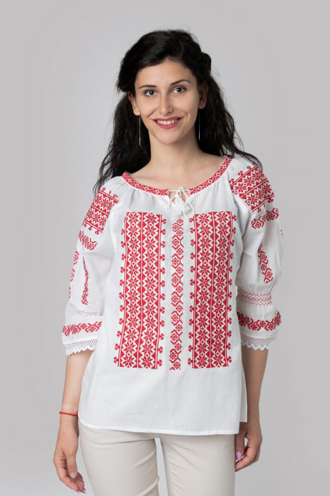 Ie traditionala alba cu motiv floral rosu Antonia