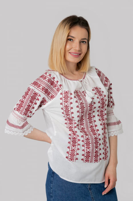 Ie traditionala alba cu motiv floral rosu Astrid