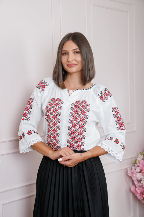 Ie traditionala alba cu motiv floral rosu Clarisa 02