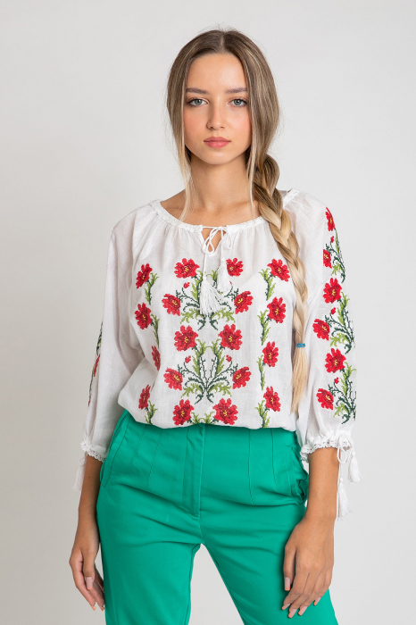 Ie traditionala alba cu motiv floral rosu Daria 01