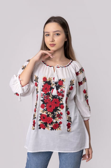 Ie traditionala alba cu motiv floral rosu Doinita