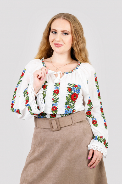 Ie traditionala alba cu motiv floral rosu Paulina