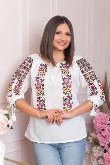 Ie traditionala alba cu motiv floral tricolor Catrinel