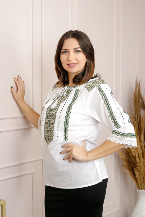 Ie traditionala alba cu motiv floral verde Atena 05