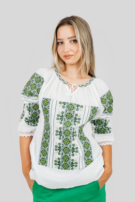 Ie traditionala alba cu motiv floral verde Sanziana 03