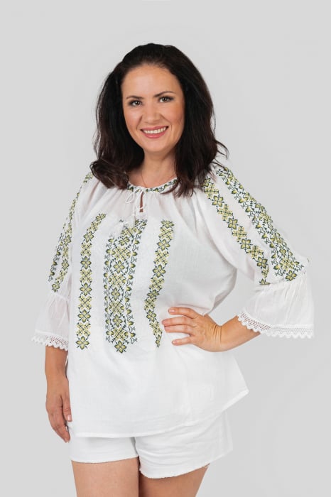 Ie traditionala alba cu motiv floral verde Selina 02