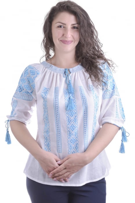 Ie traditionala alba cu motiv geometric albastru Gratiela 05