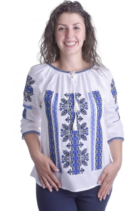 Ie traditionala alba cu motiv geometric albastru Marinela 01